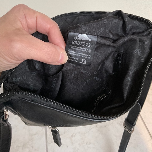 Roots 73 - Vegan Leather Crossbody Black Colour Shoulder Bag NWOT - Picture 14 of 16